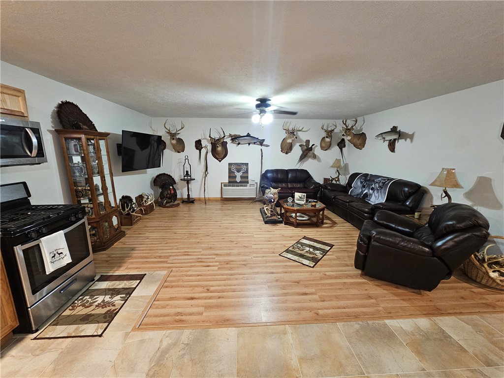- 1100 N Road Property Photo 12