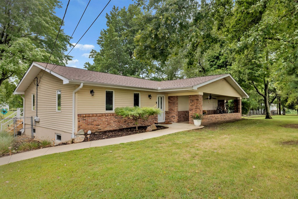 1265 W Ash Avenue Property Photo 1