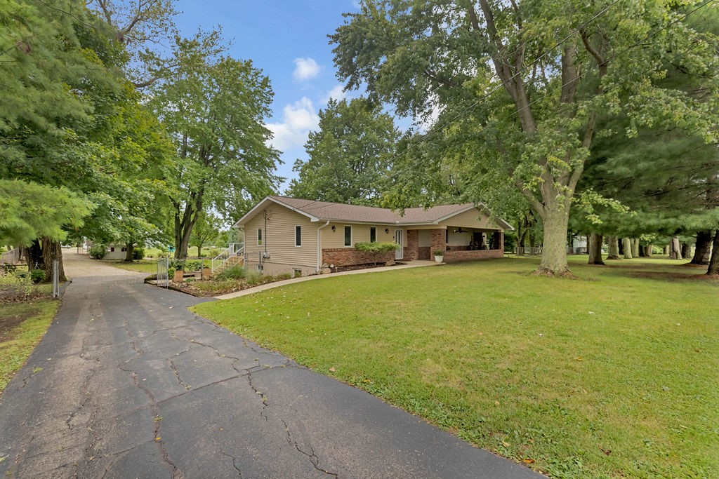 1265 W Ash Avenue Property Photo 2