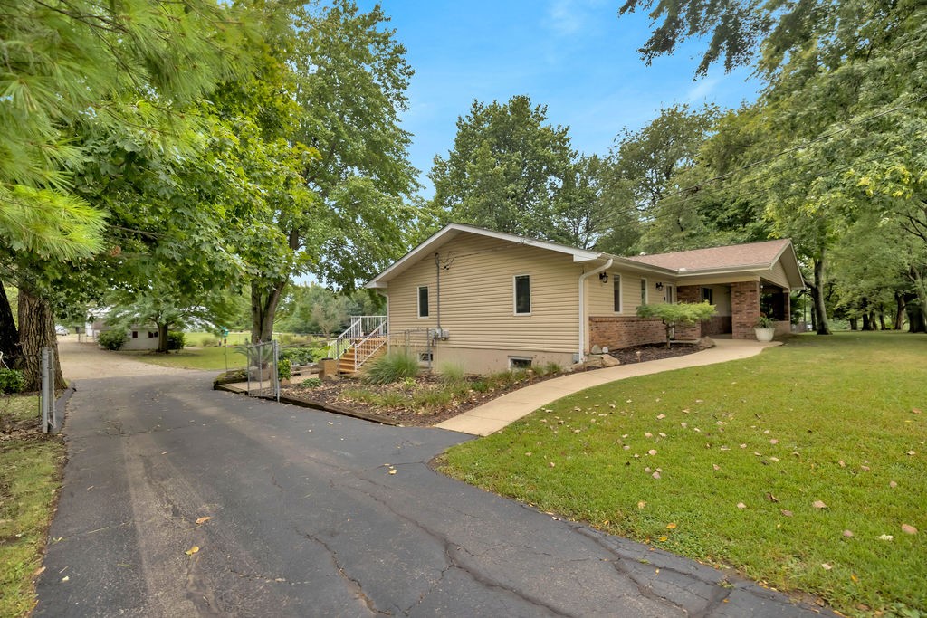 1265 W Ash Avenue Property Photo 3