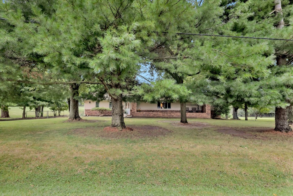 1265 W Ash Avenue Property Photo 4