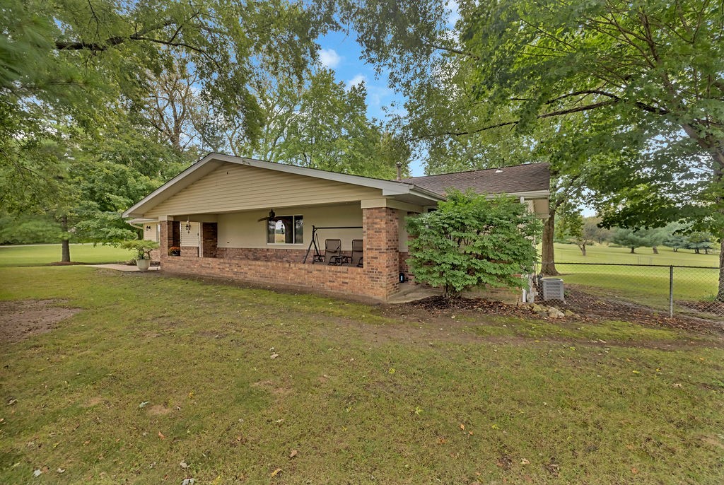 1265 W Ash Avenue Property Photo 5
