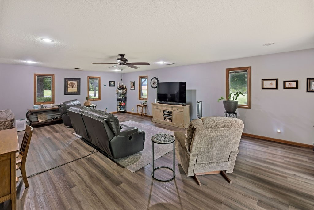 1265 W Ash Avenue Property Photo 7