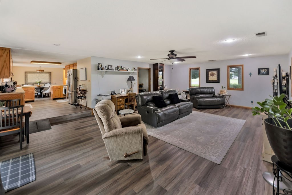1265 W Ash Avenue Property Photo 8