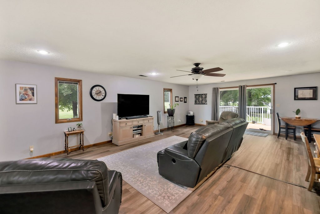 1265 W Ash Avenue Property Photo 9