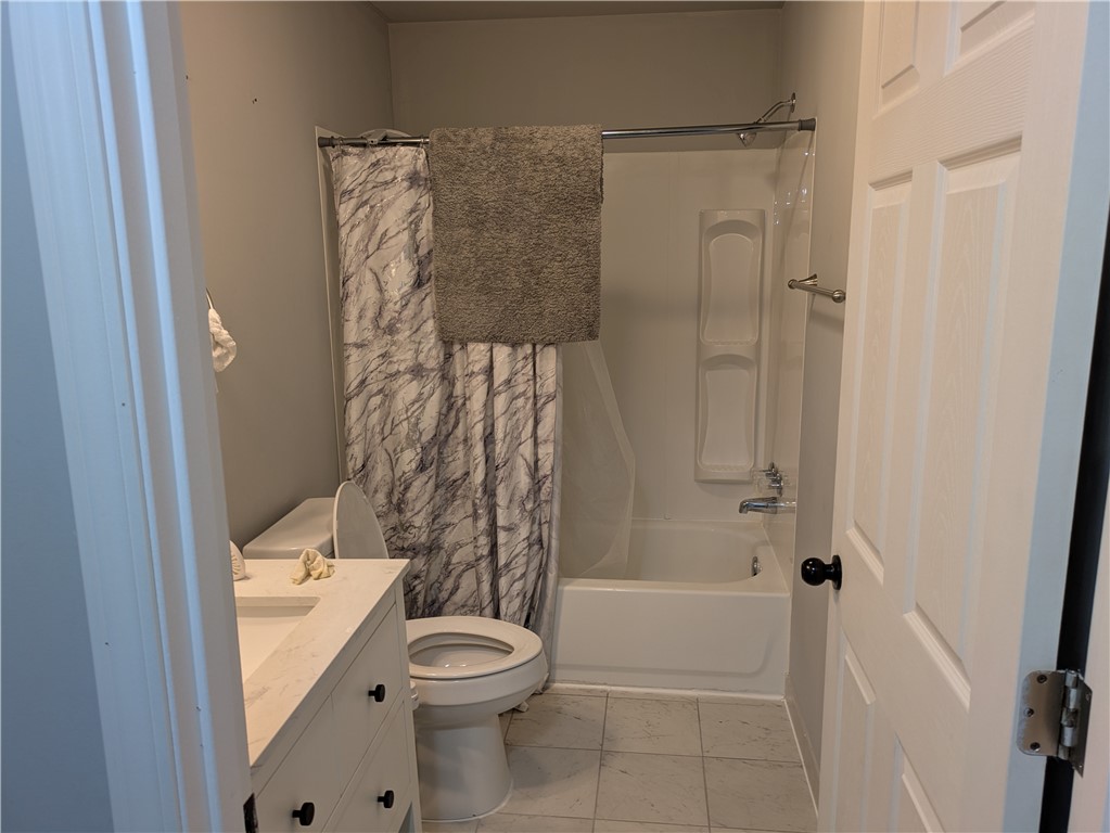 404 E Madison Street Property Photo 5