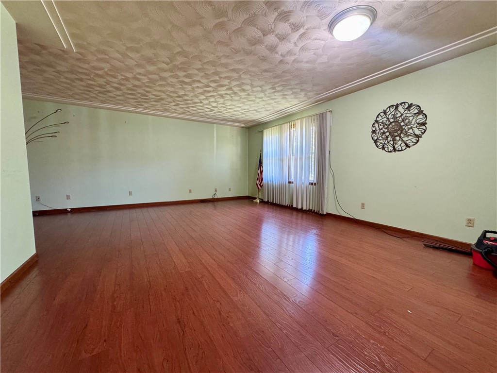 405 Price Avenue Property Photo 4