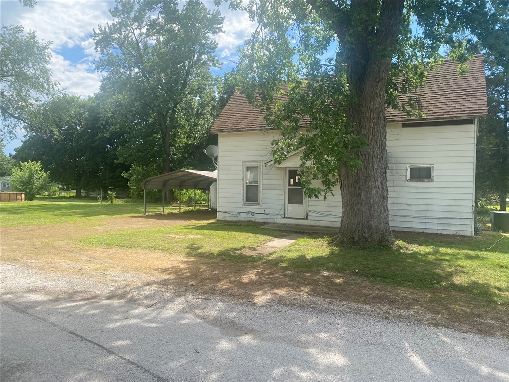 207 N Steele Street Property Photo 2