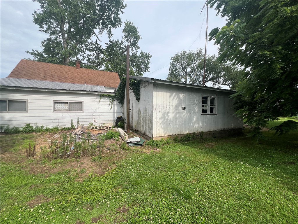 207 N Steele Street Property Photo 3
