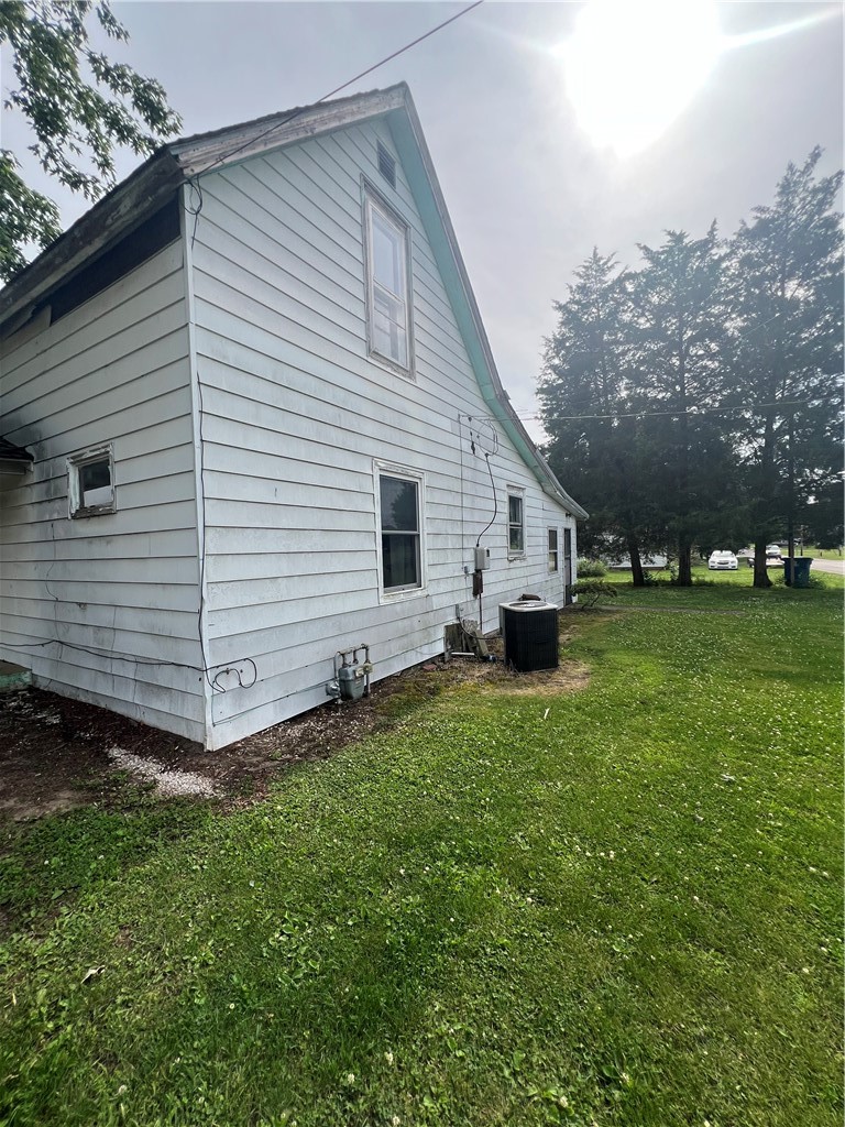 207 N Steele Street Property Photo 4