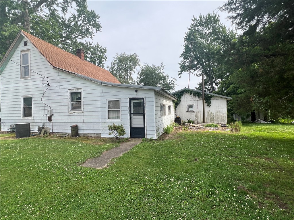 207 N Steele Street Property Photo 5