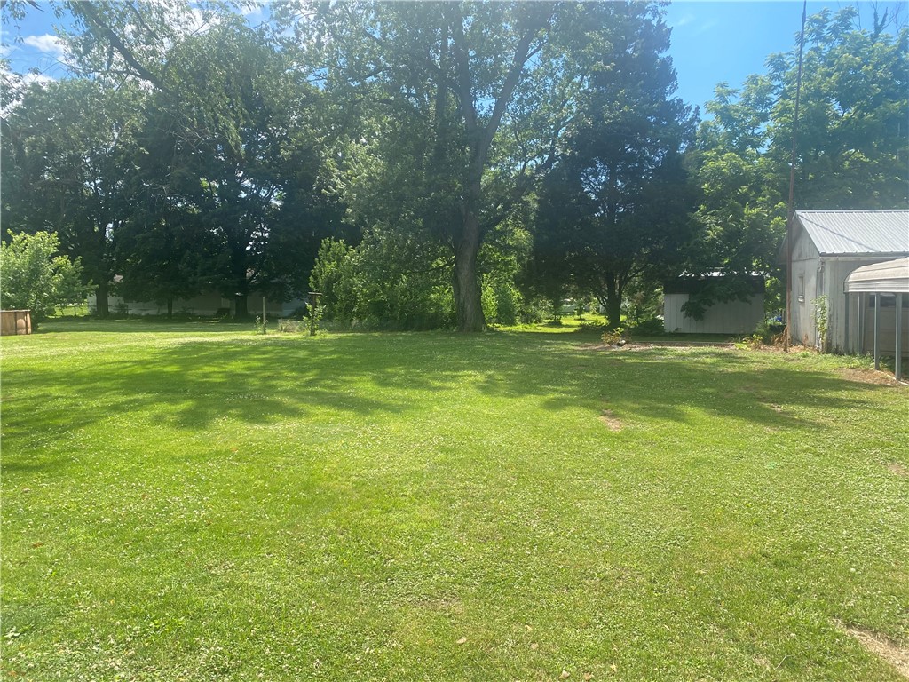 207 N Steele Street Property Photo 8