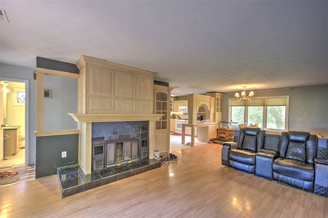 915 E 2700 North Road Property Photo 2