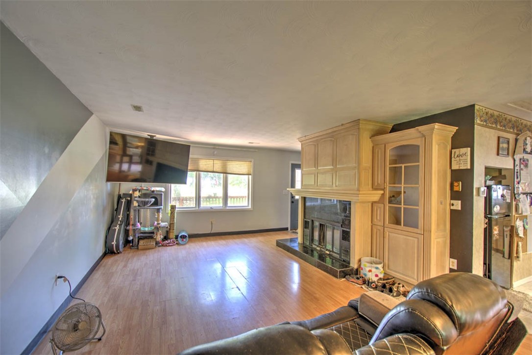 915 E 2700 North Road Property Photo 3