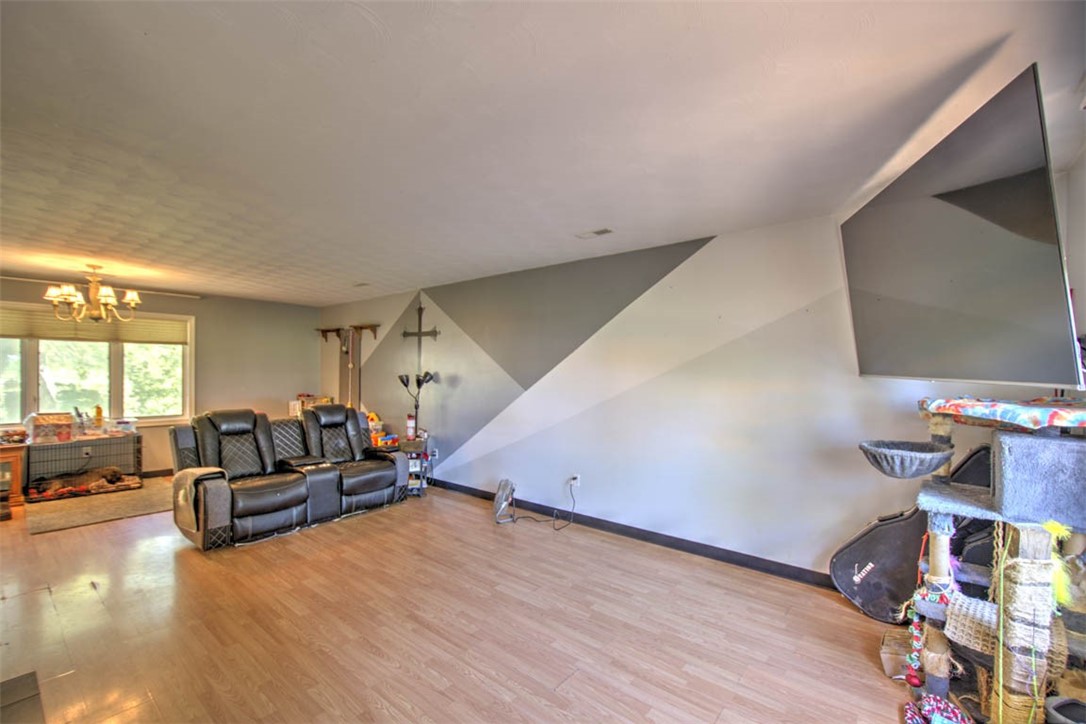 915 E 2700 North Road Property Photo 4