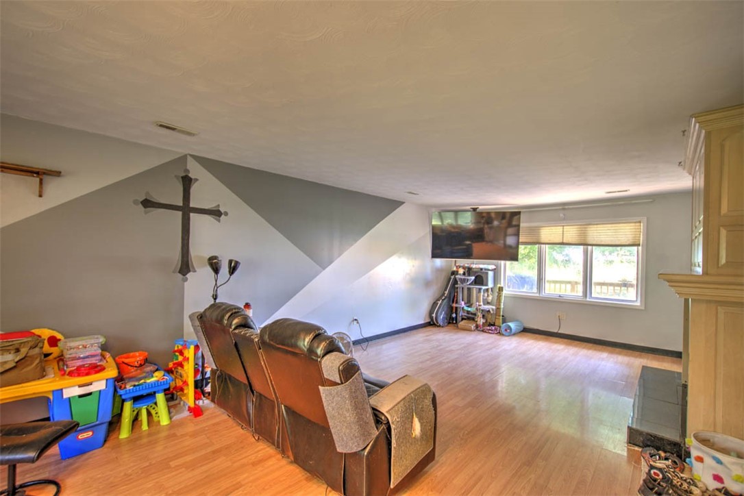 915 E 2700 North Road Property Photo 5