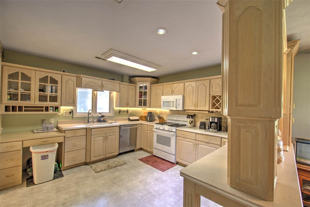 915 E 2700 North Road Property Photo 7