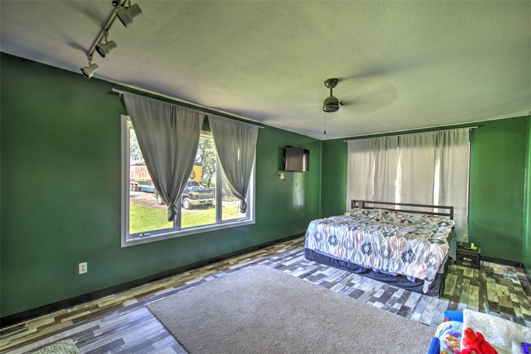 915 E 2700 North Road Property Photo 10
