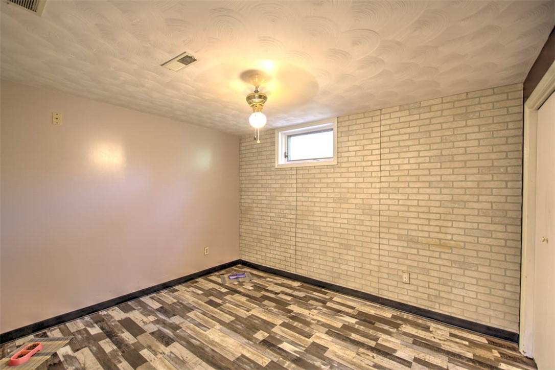 915 E 2700 North Road Property Photo 11