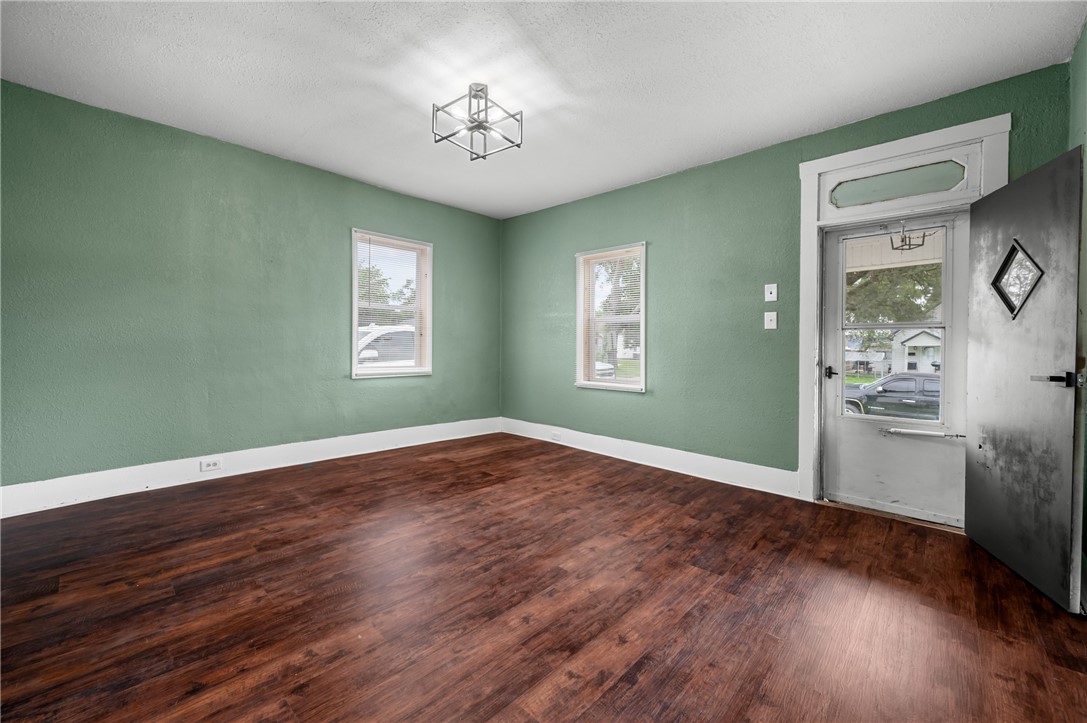 306 E Madison Street Property Photo 3