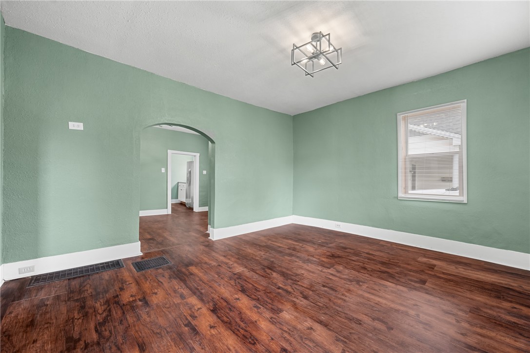 306 E Madison Street Property Photo 5