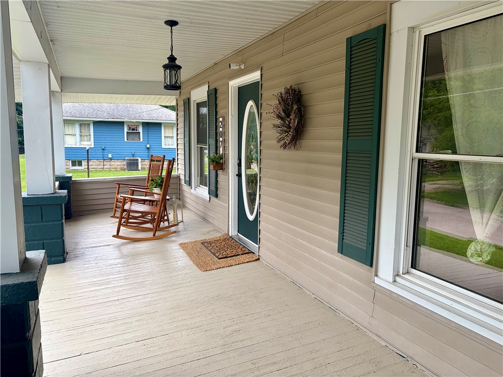 207 S Hickory Street Property Photo 8