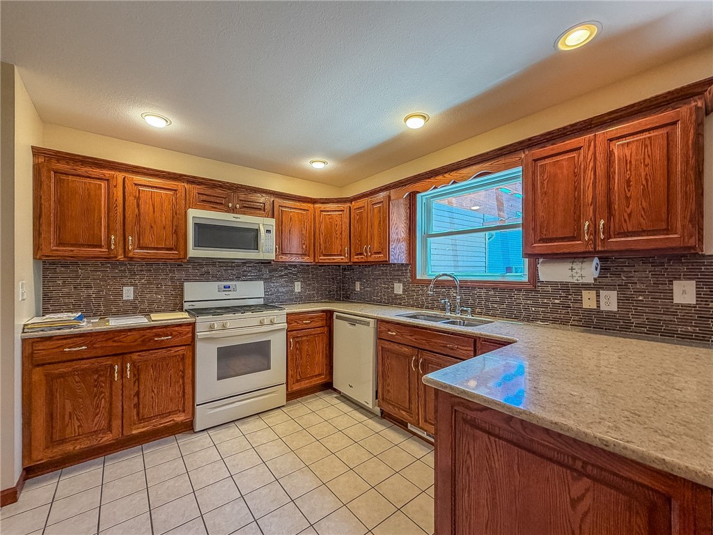 17 Lafayette Meadows Property Photo 10