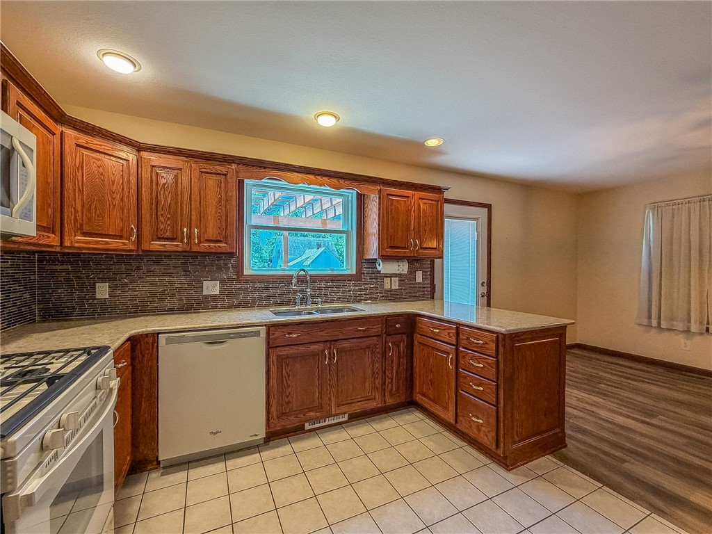 17 Lafayette Meadows Property Photo 12