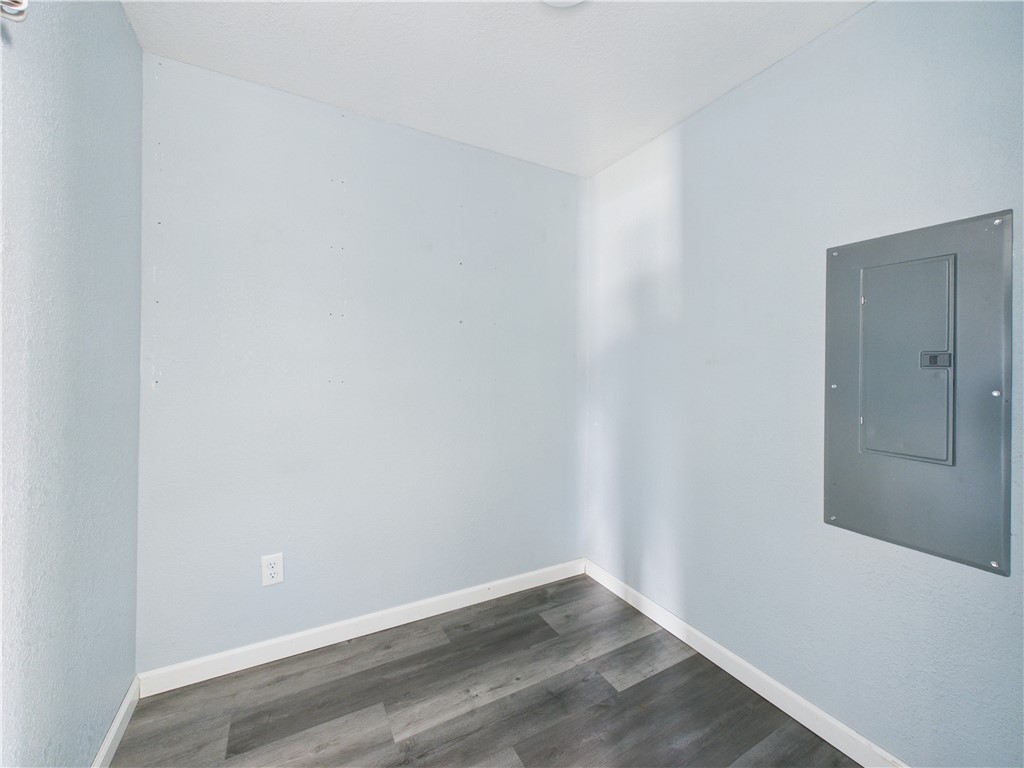 409 S Seminary Street Property Photo 8