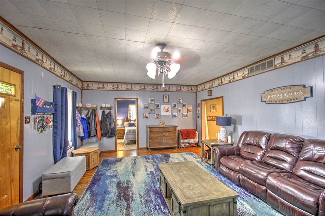 232 Locust Street Property Photo 4
