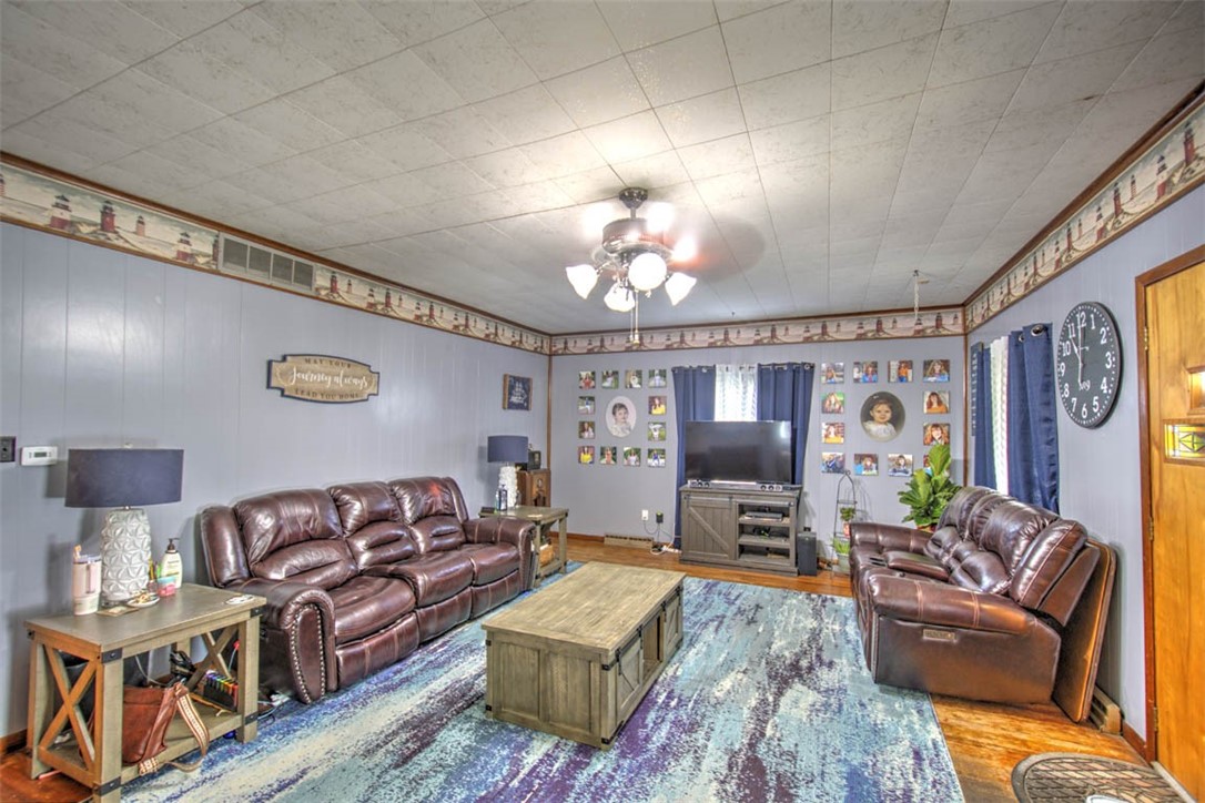 232 Locust Street Property Photo 5