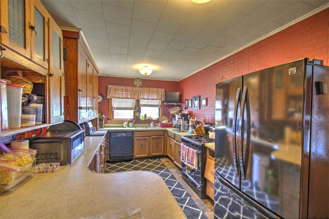 232 Locust Street Property Photo 6