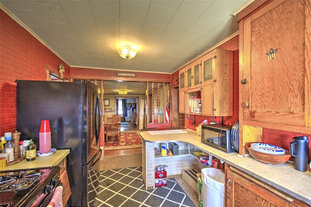 232 Locust Street Property Photo 7