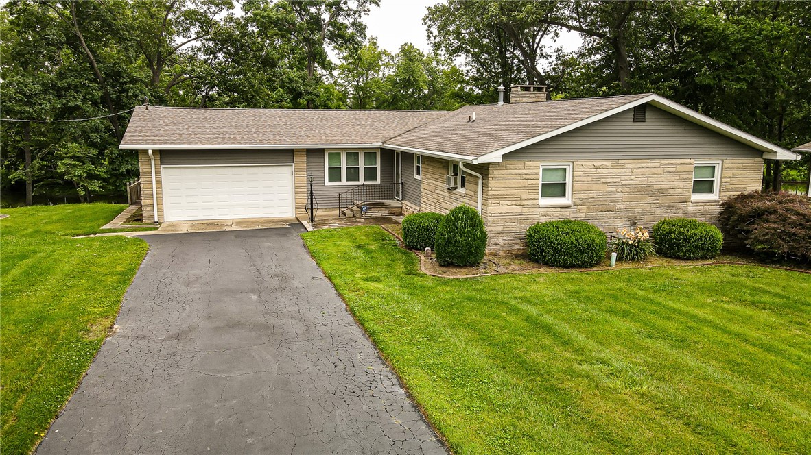 18 Lakewood Drive Property Photo 4
