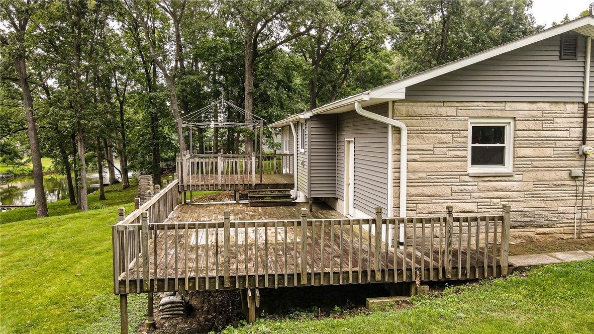 18 Lakewood Drive Property Photo 8
