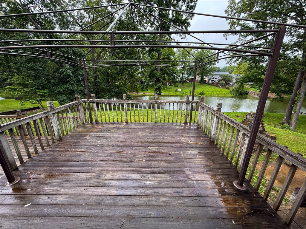 18 Lakewood Drive Property Photo 10