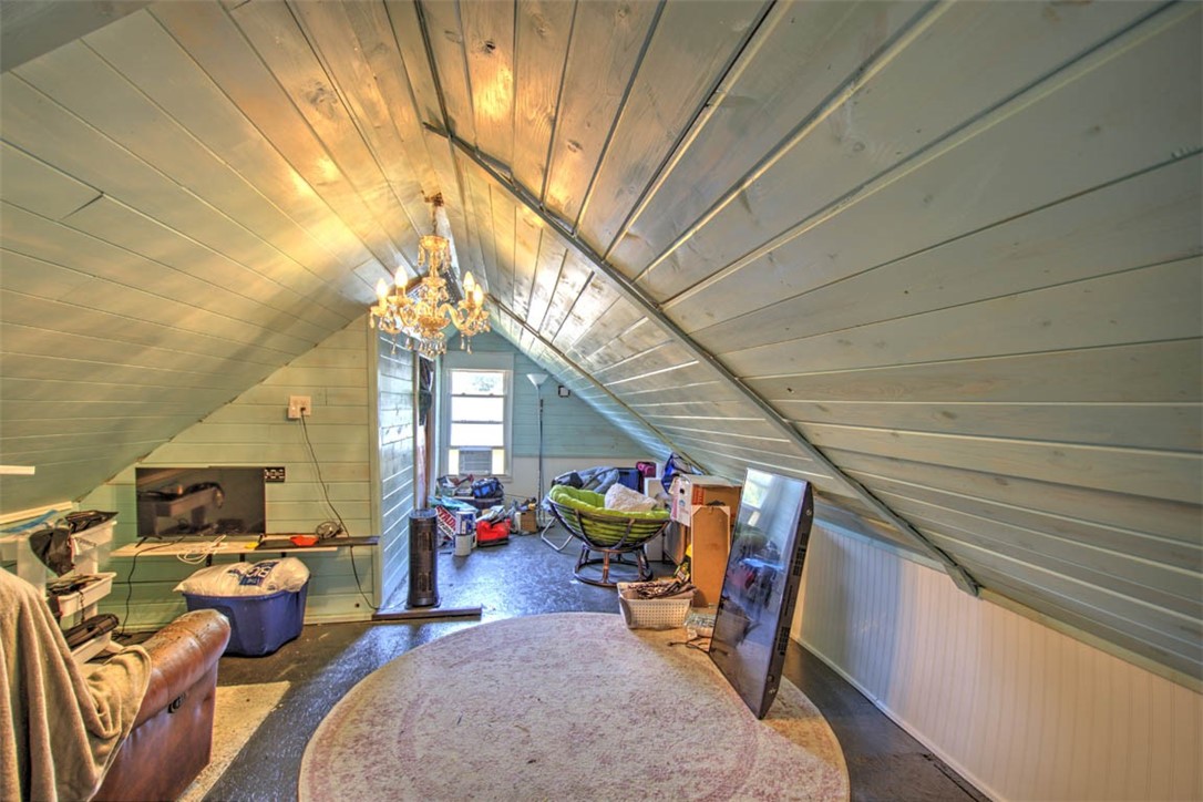 114 S Oak Street Property Photo 17