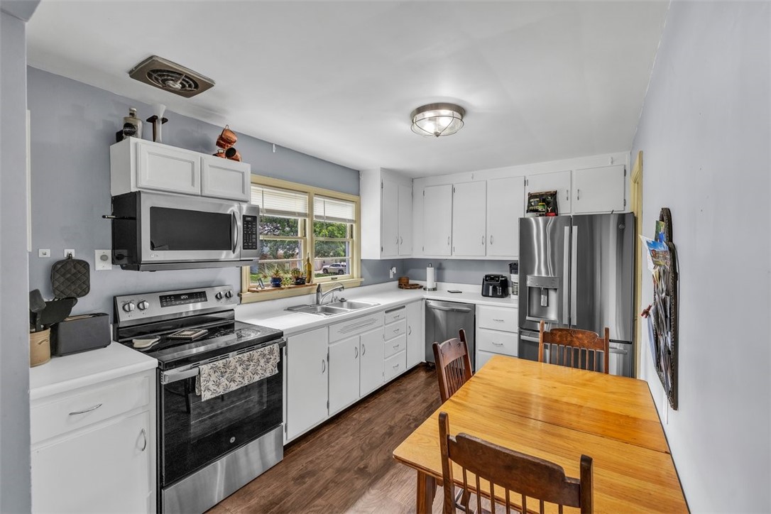 335 Woodale Avenue Property Photo 6