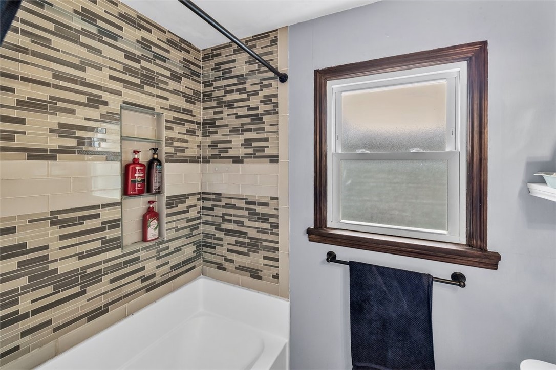 335 Woodale Avenue Property Photo 8