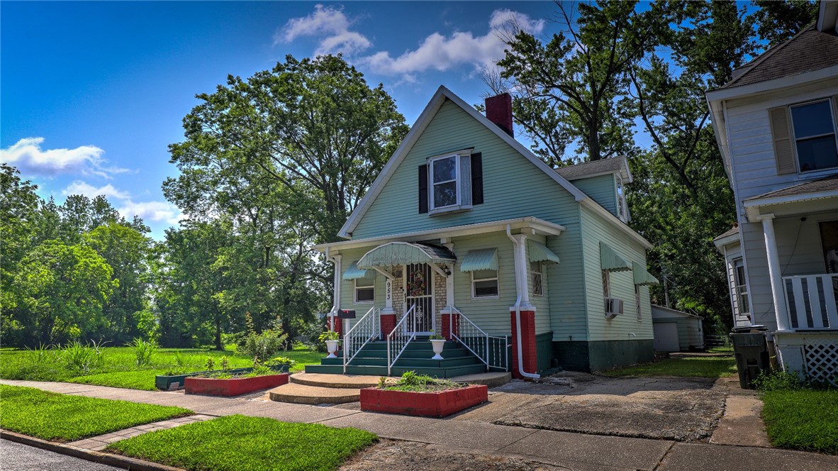 953 W Macon Street Property Photo 3