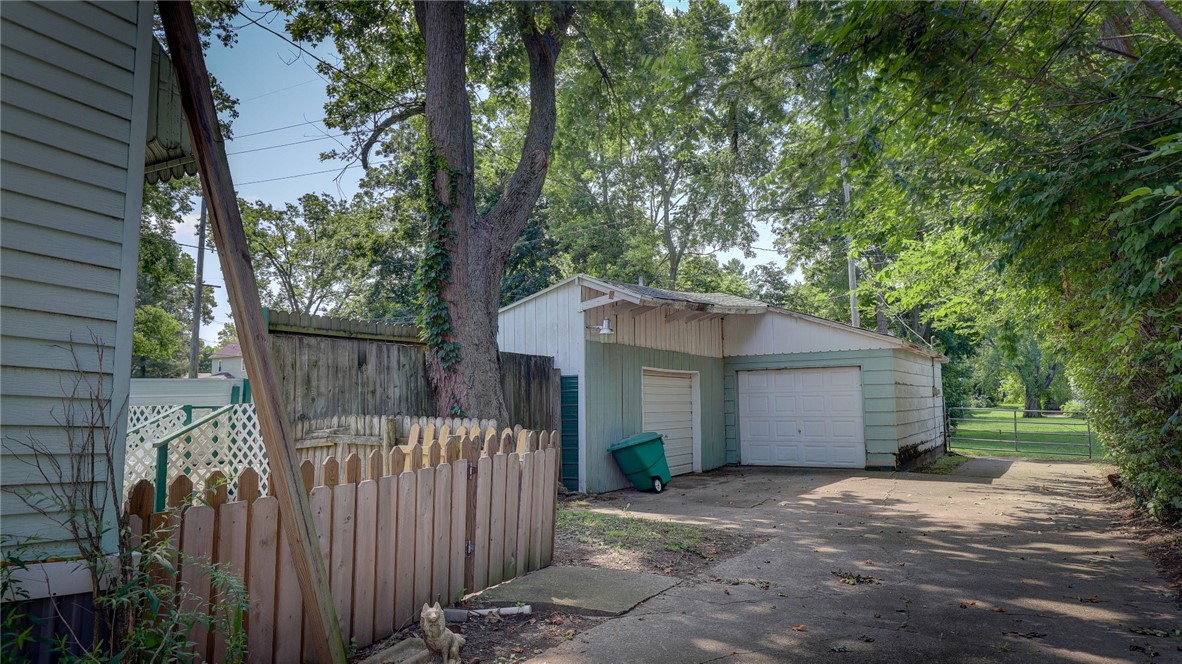 953 W Macon Street Property Photo 5