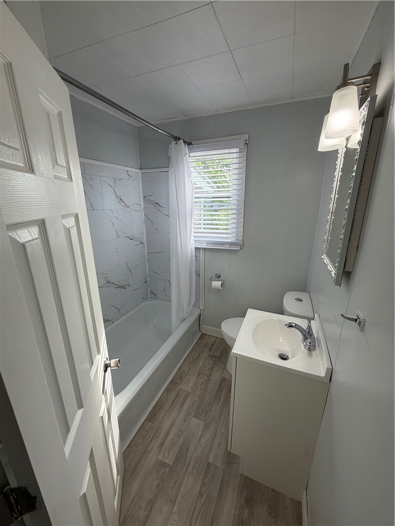 8 E Madison Avenue Property Photo 6