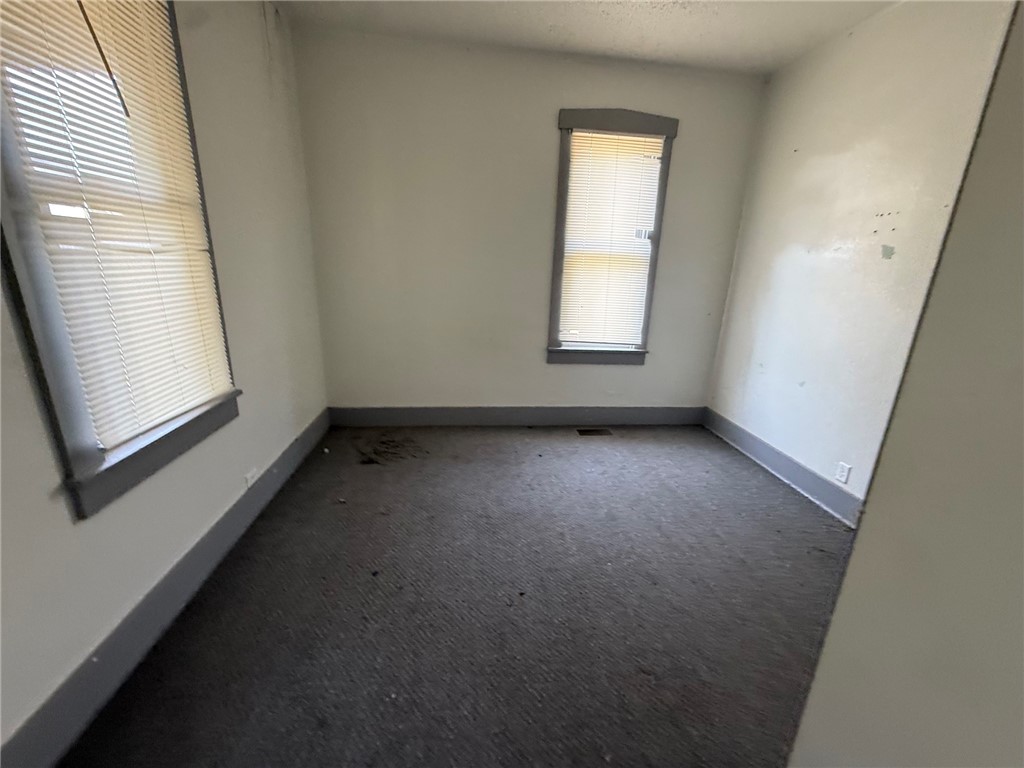 1208 Marshall Street Property Photo 4