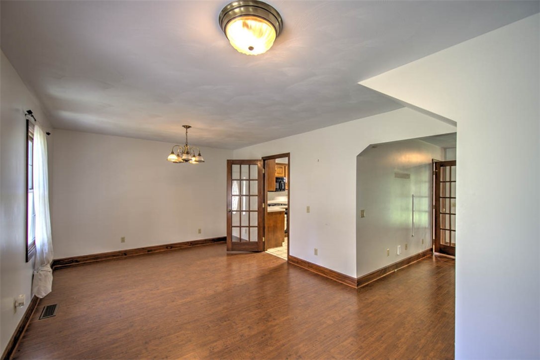 309 N Walnut Street Property Photo 6