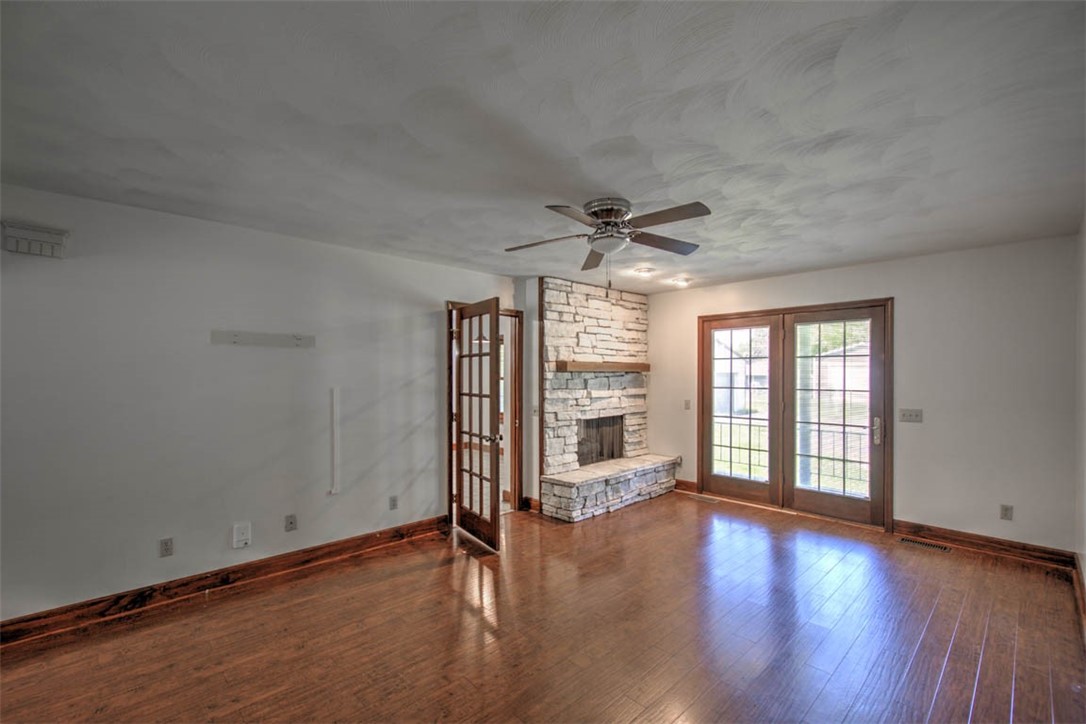 309 N Walnut Street Property Photo 8