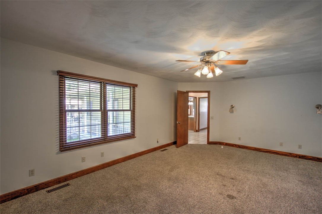 309 N Walnut Street Property Photo 15