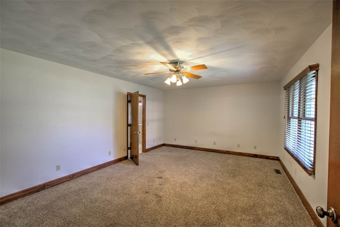 309 N Walnut Street Property Photo 16
