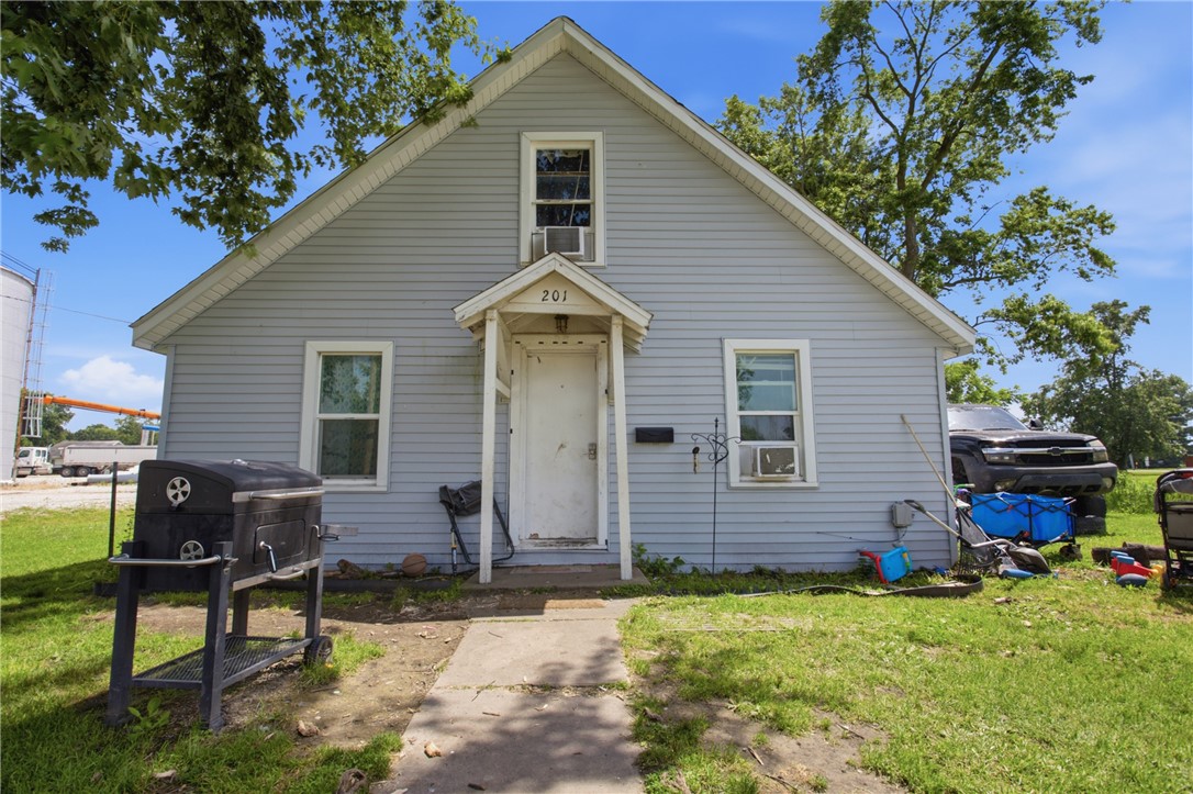 201 W Madison Avenue Property Photo 1