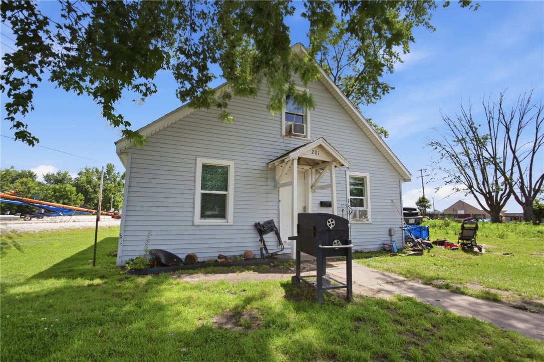 201 W Madison Avenue Property Photo 3