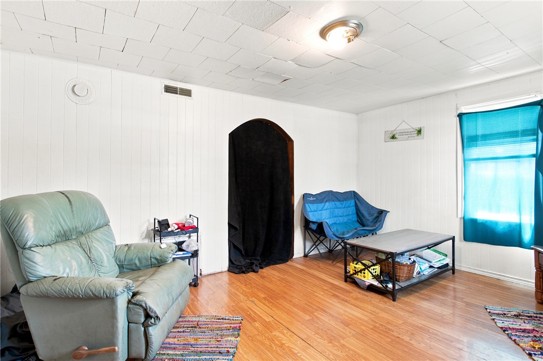 201 W Madison Avenue Property Photo 6